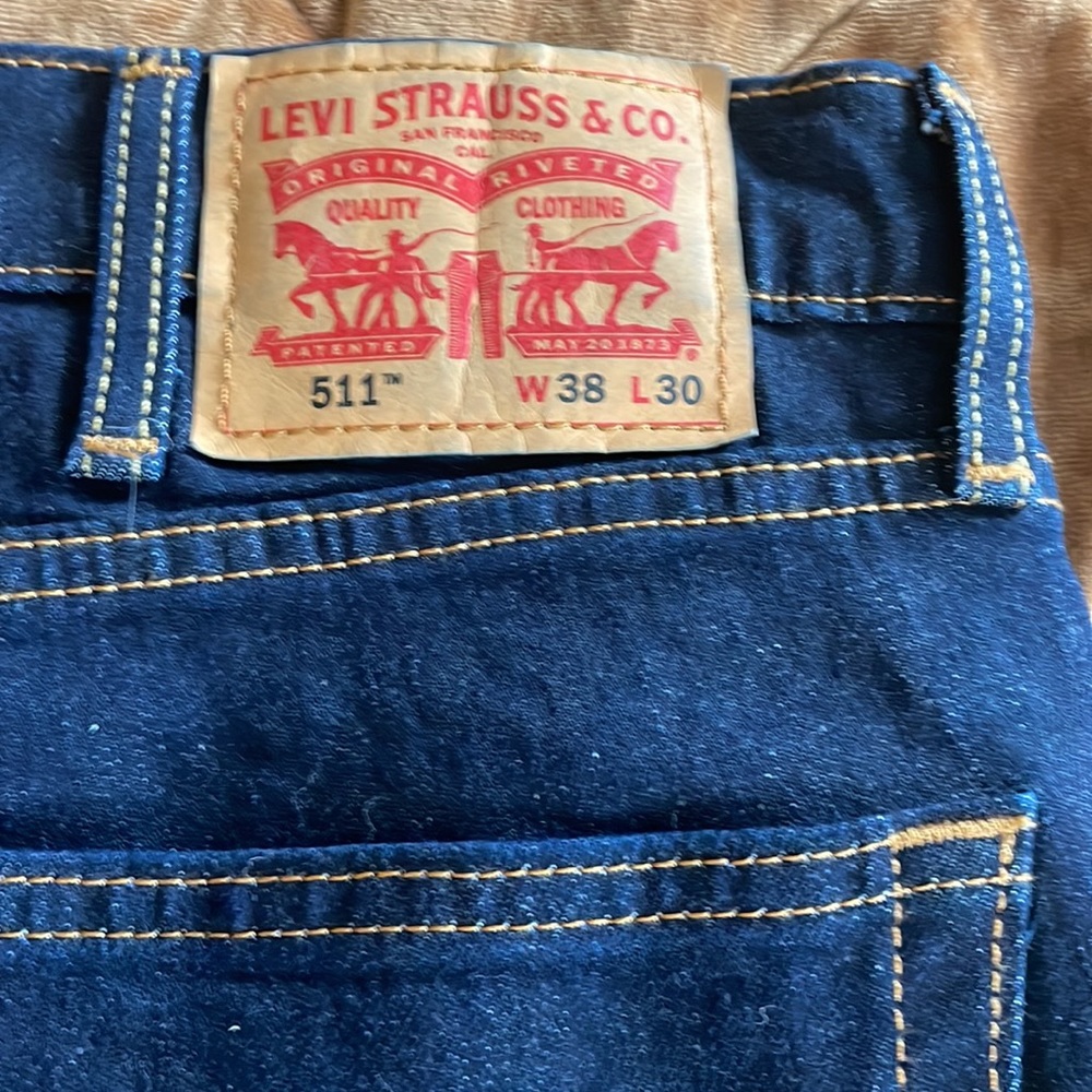 NWOT dark denim Levi’s - Picture 2 of 4